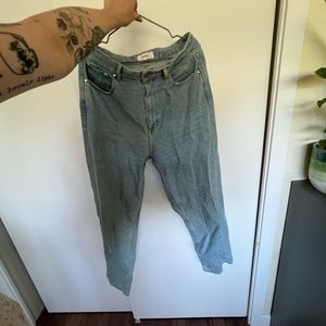 Kotn Anti-Fit Jeans in Light Blue